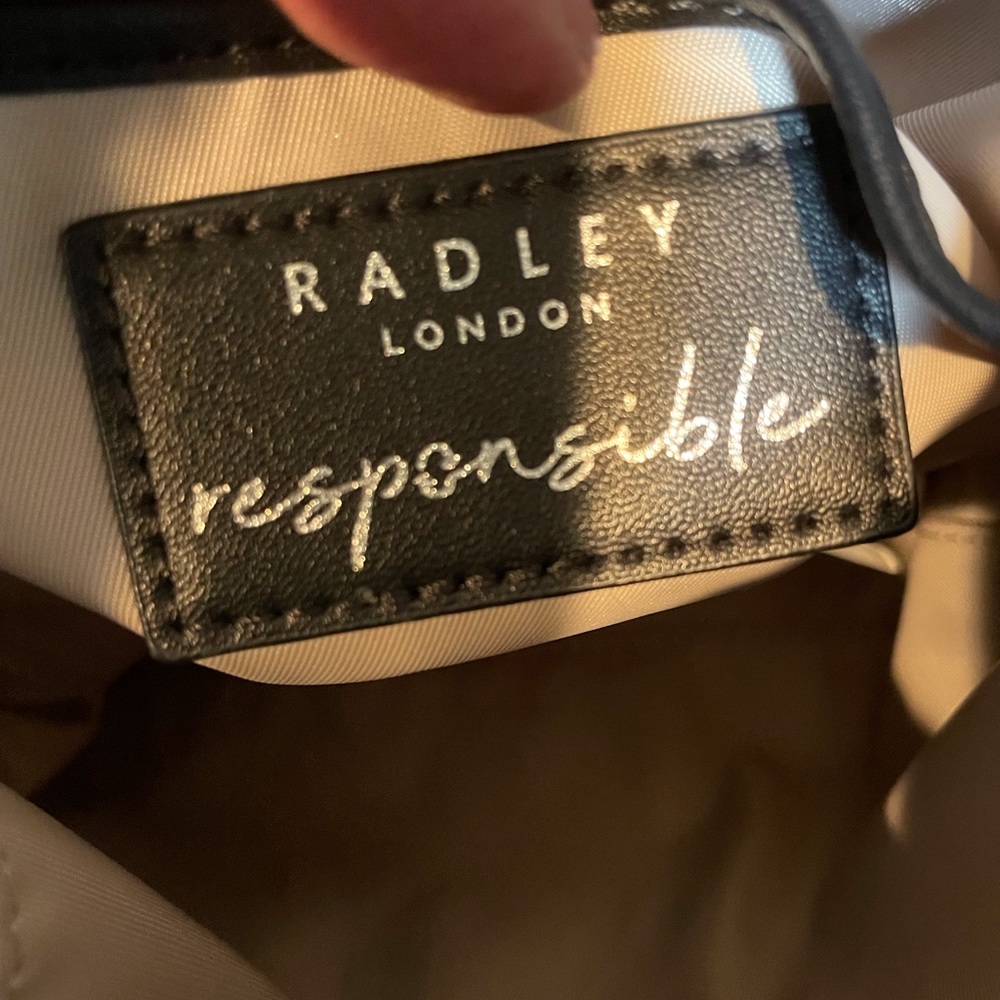 Radley London Finsbury Park Quilt small zip top crossbody in black - Picture 11 of 12